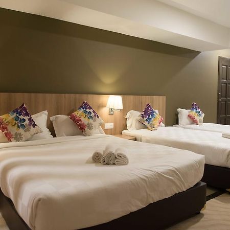 Mornington Hotel Waterfront Lumut Kültér fotó