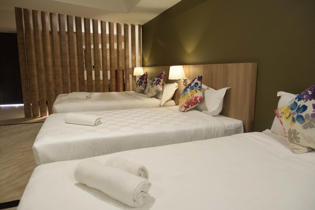 Mornington Hotel Waterfront Lumut Kültér fotó